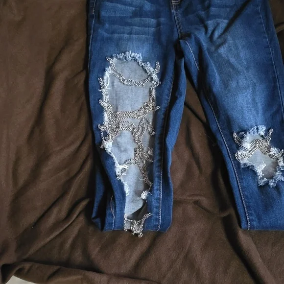 Skinny jeans with chains - Picture 2 of 10